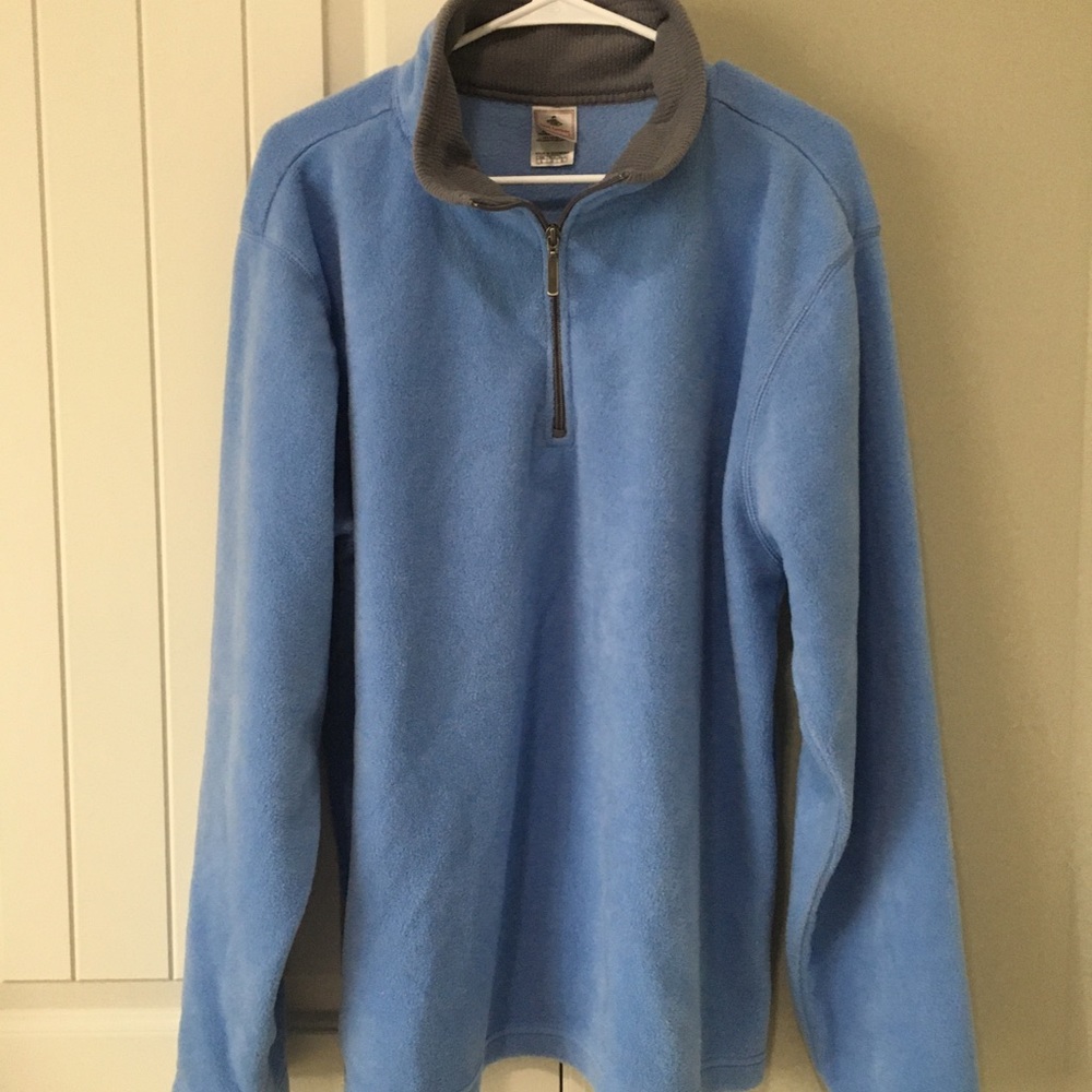 Men’s fleece pullover.